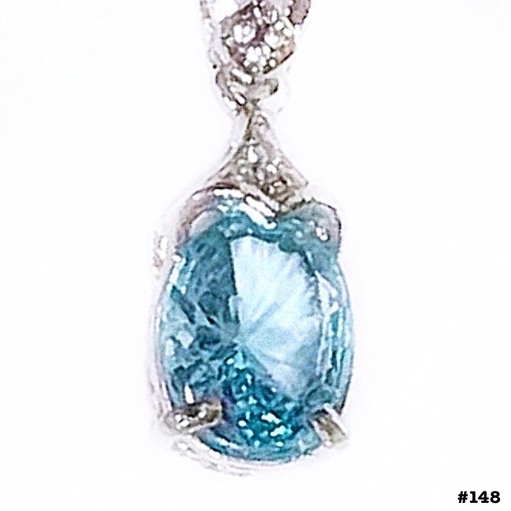 🙎‍♀️Aquamarine Pendant